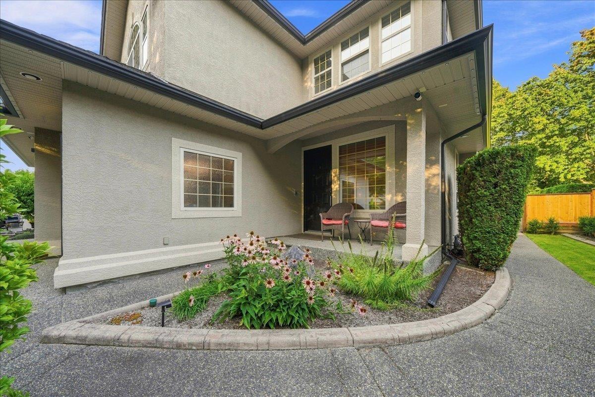 9362 207 Street, Langley, British Columbia  V1M 2W7 - Photo 2 - R3170995