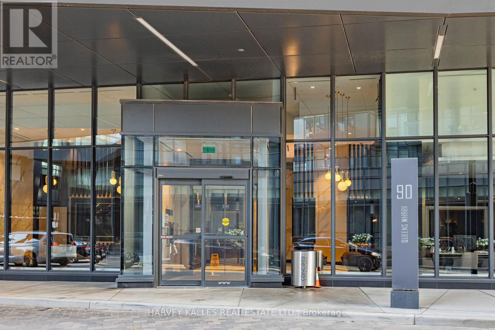 608 - 90 Queens Wharf Road, Toronto, Ontario  M5V 0E6 - Photo 2 - C13845768