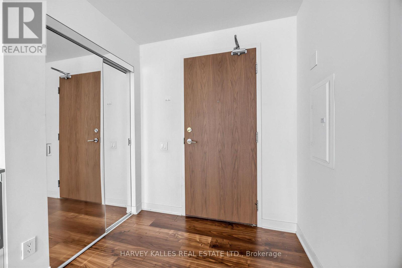 608 - 90 Queens Wharf Road, Toronto, Ontario  M5V 0E6 - Photo 4 - C13845768