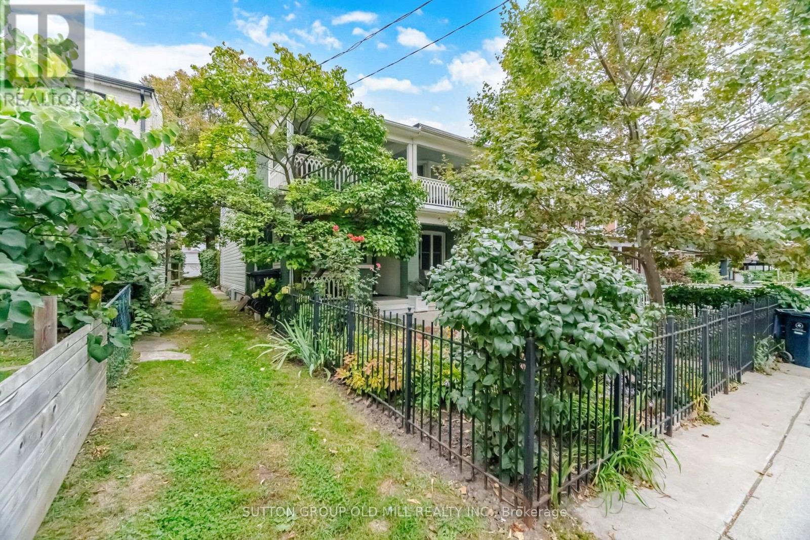 111 Palmerston Avenue, Toronto, Ontario  M6J 2J2 - Photo 3 - C13845778