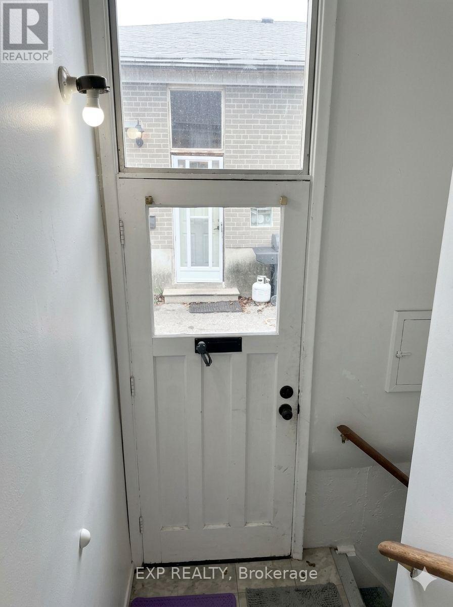 23 Chapman Avenue, Toronto, Ontario  M4B 1C3 - Photo 12 - E13845742