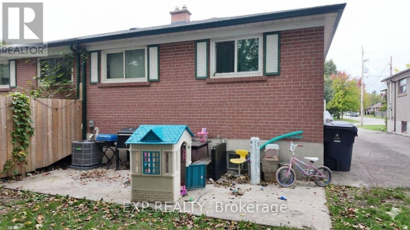 23 Chapman Avenue, Toronto, Ontario  M4B 1C3 - Photo 21 - E13845742