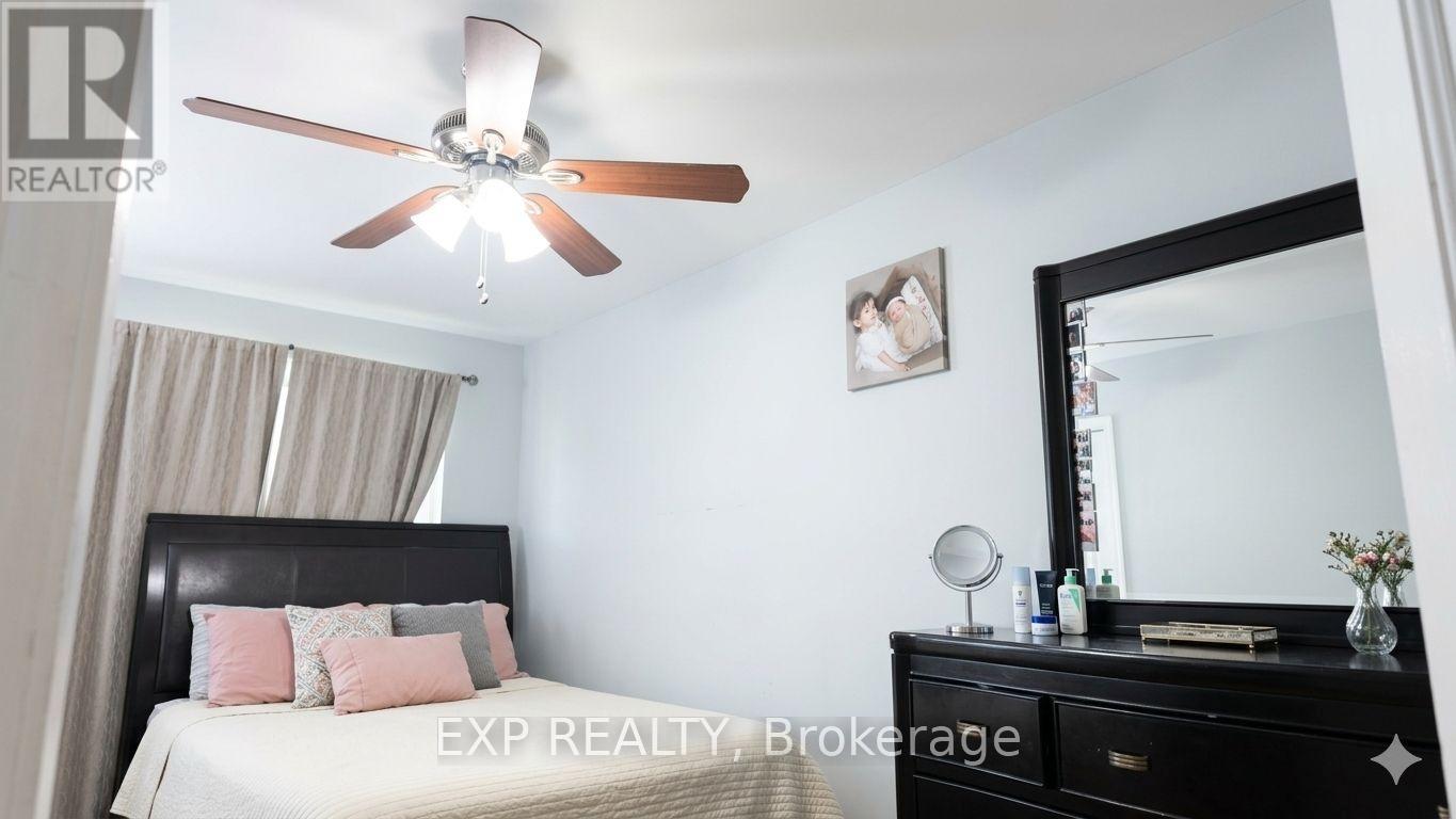 23 Chapman Avenue, Toronto, Ontario  M4B 1C3 - Photo 8 - E13845742