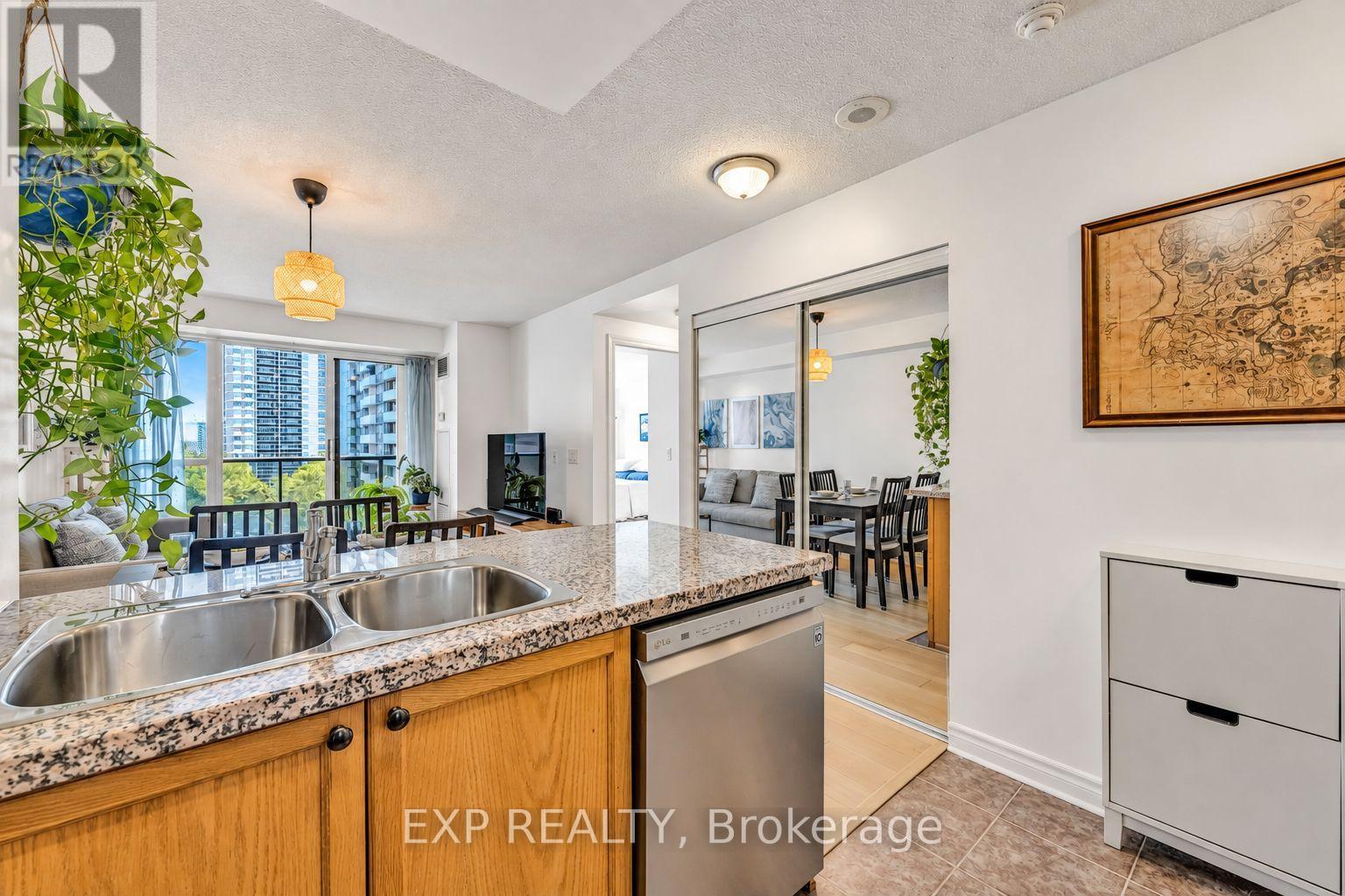709 - 5 Michael Power Place, Toronto, Ontario  M9A 0A3 - Photo 5 - W13845754