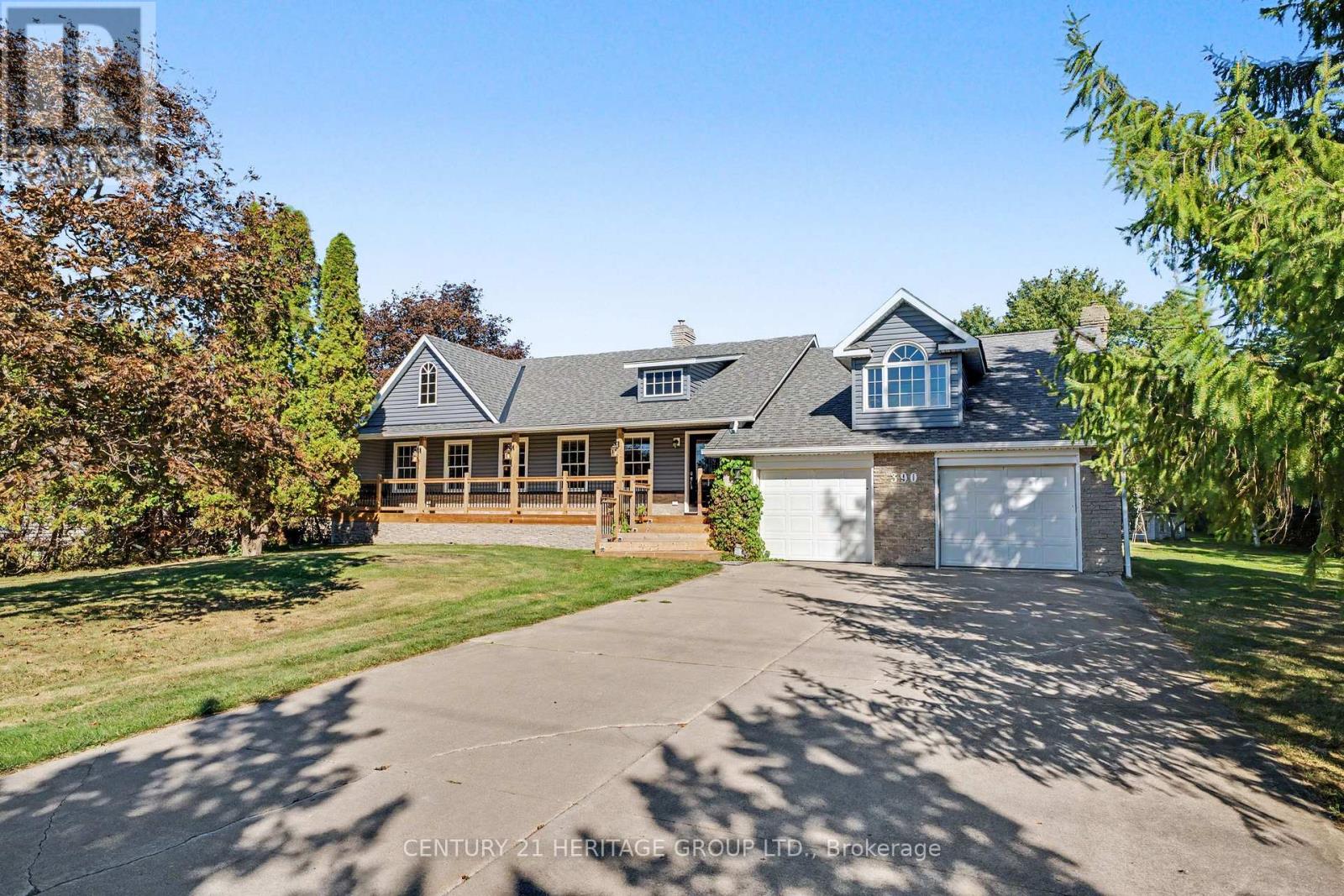390 SYDENHAM ROAD, Hamilton, Ontario