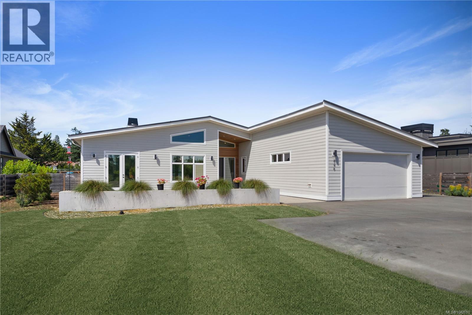 846 Birch Rd, North Saanich, British Columbia  V8L 5R9 - Photo 2 - 1042010