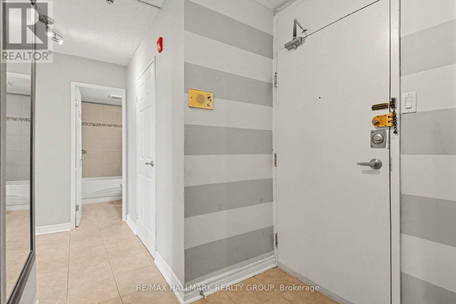 801 - 2020 Jasmine Crescent, Ottawa, Ontario K1J 8K5 - Photo 2 - X13845804
