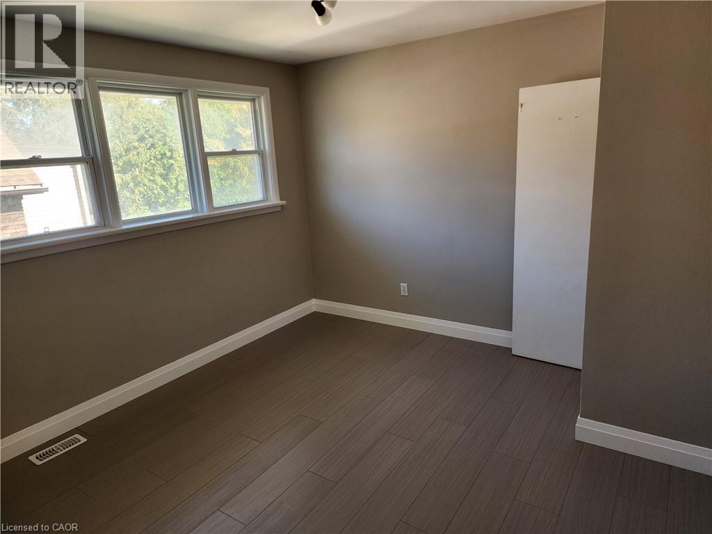 215 Belleview Avenue, Kitchener, Ontario  N2B 1G6 - Photo 9 - 40866953