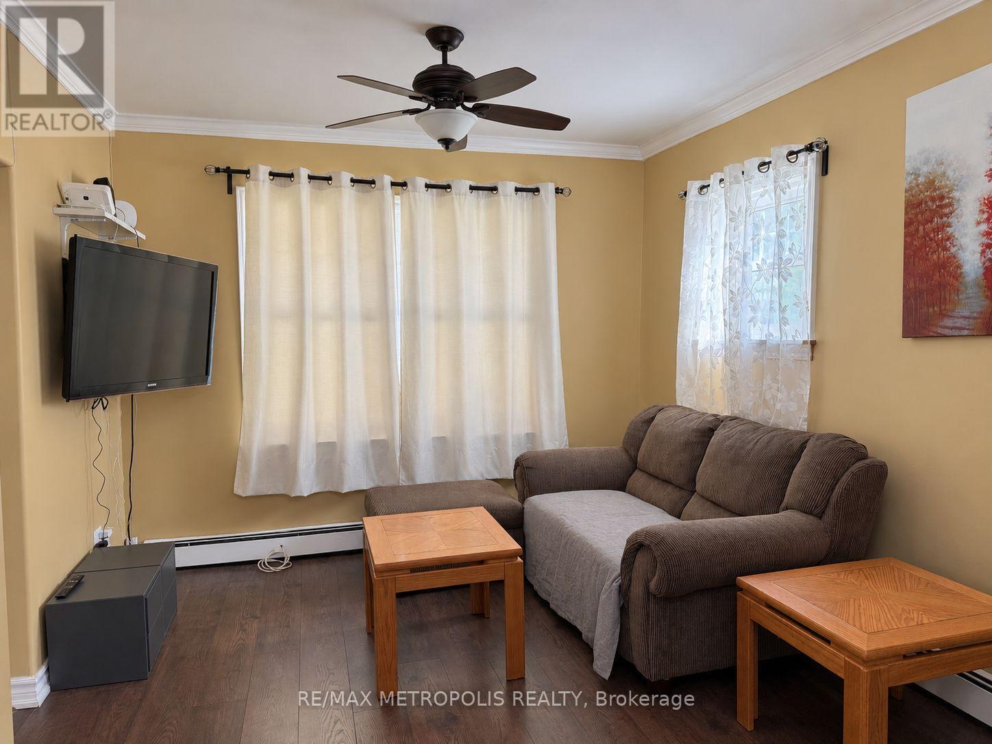 159 York Street, St. Catharines, Ontario  L2R 6E9 - Photo 5 - X13845924