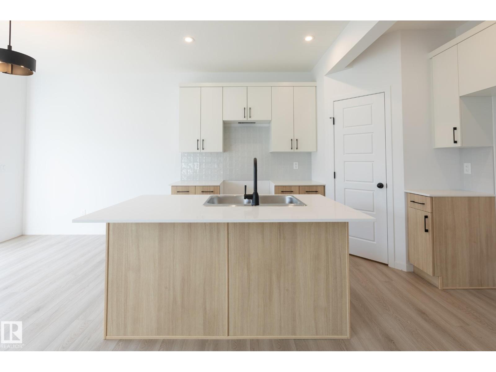93 SILVERSTONE DR
