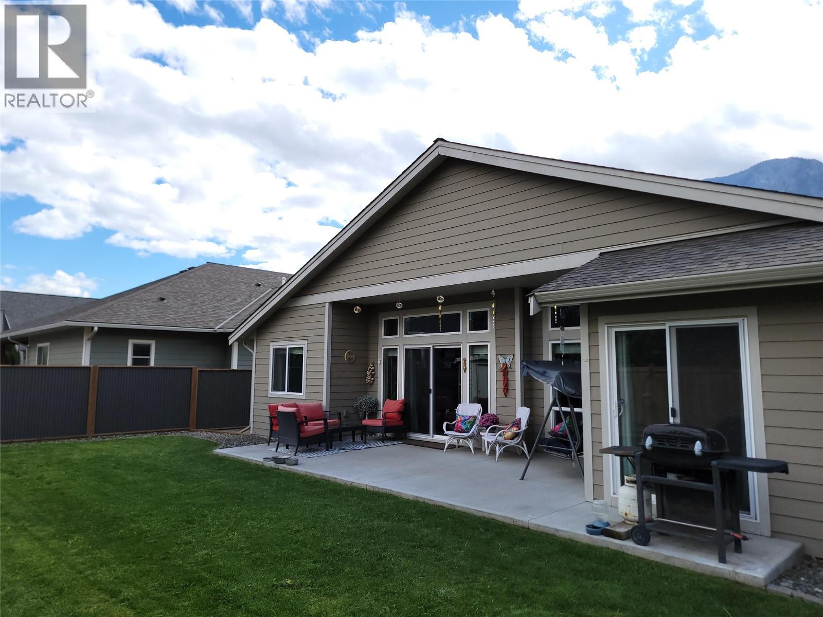 208 K-View Crescent, Keremeos, British Columbia  V0X 1N2 - Photo 2 - 10397091