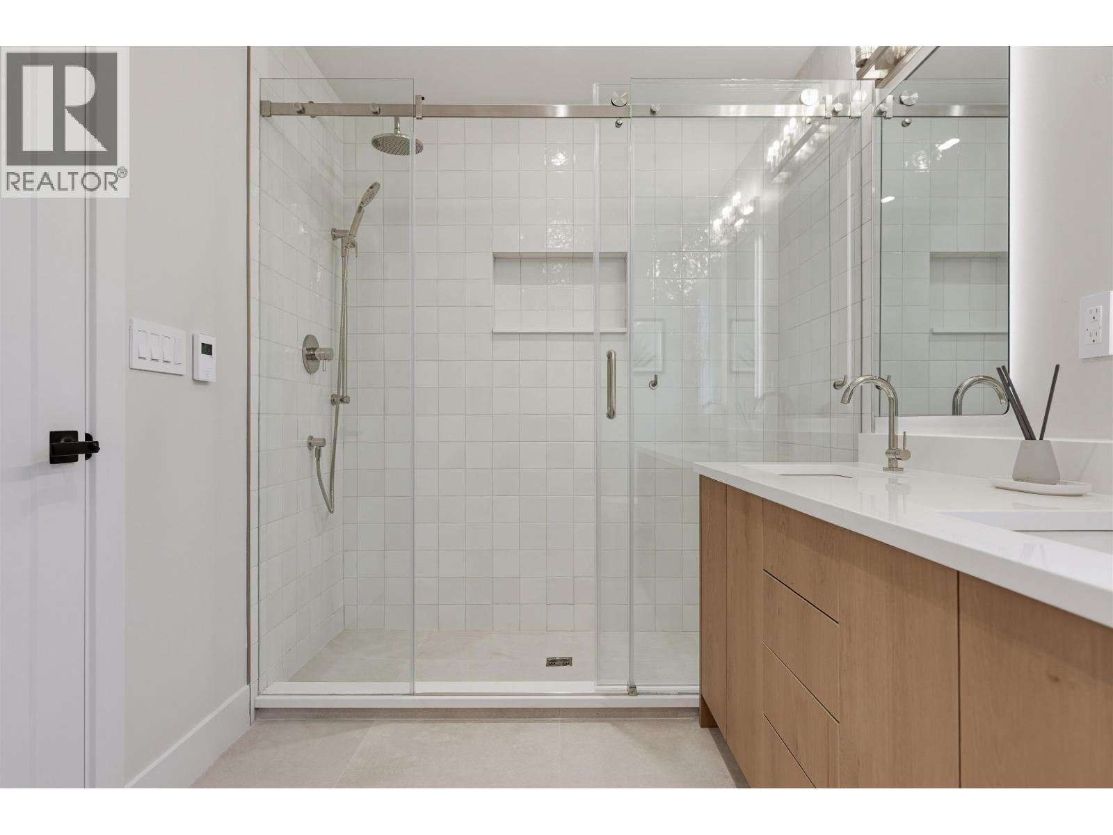 2 7609 Coldicutt Street, Burnaby, British Columbia  V3N 3Z5 - Photo 33 - R3171003