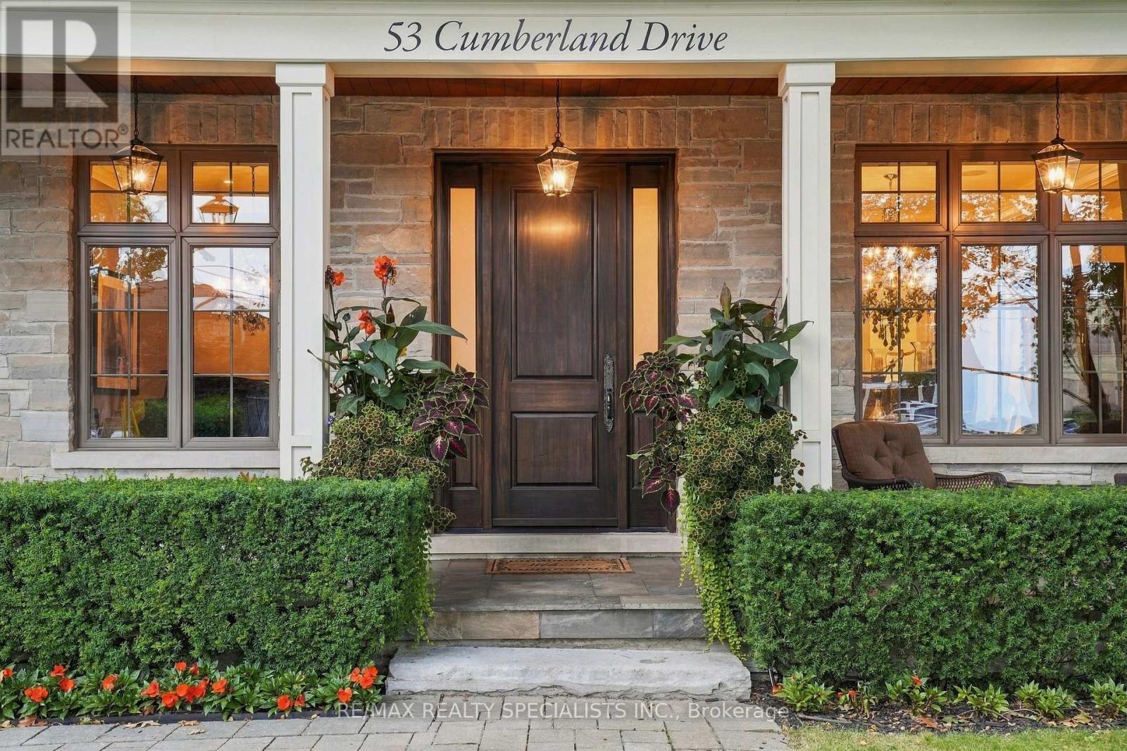 53 Cumberland Drive, Mississauga (Port Credit), Ontario  L5G 3N1 - Photo 2 - W13845942
