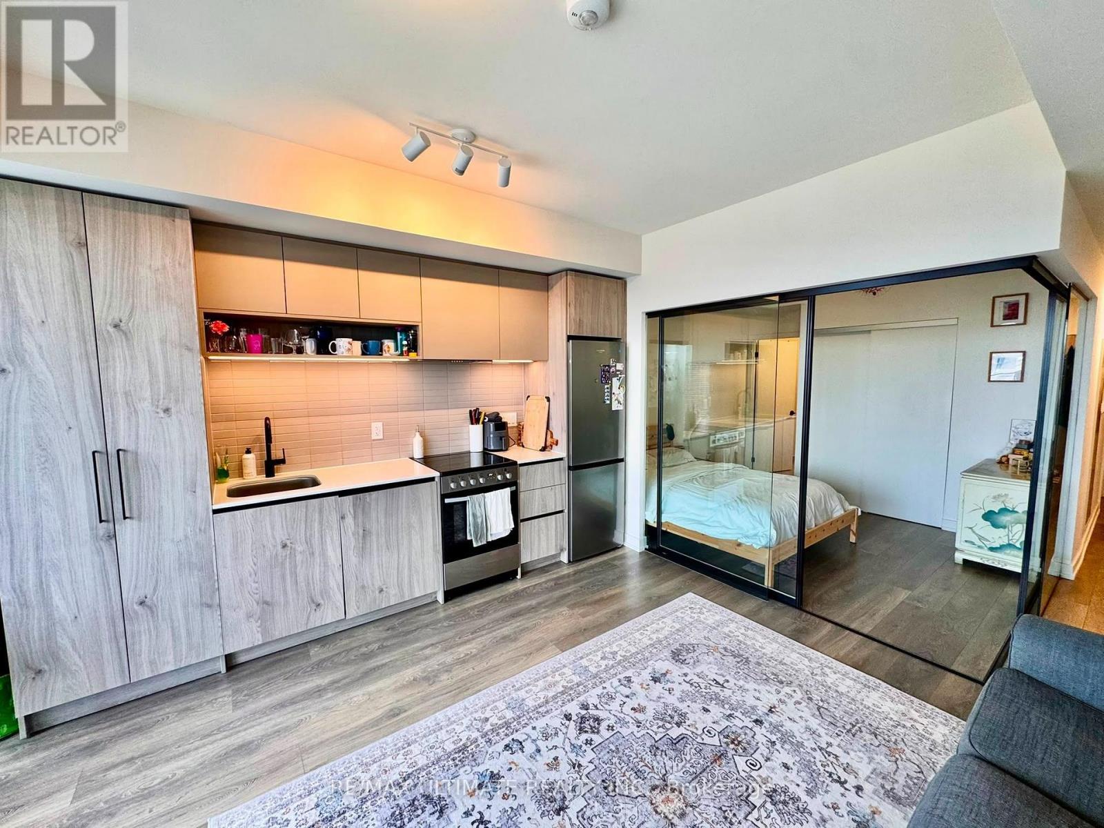1215 - 181 Sterling Road, Toronto, Ontario  M6R 0B2 - Photo 4 - C13829352