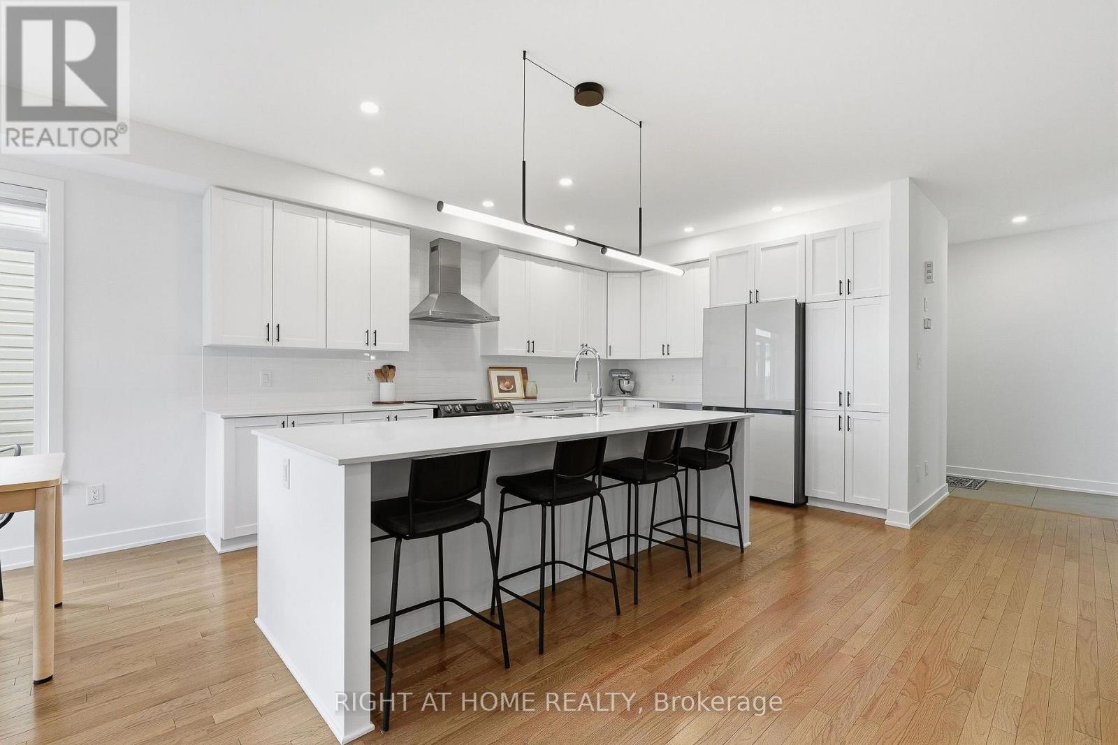 310 Chamomile Way, Ottawa, Ontario  K1T 0X1 - Photo 10 - X13845930