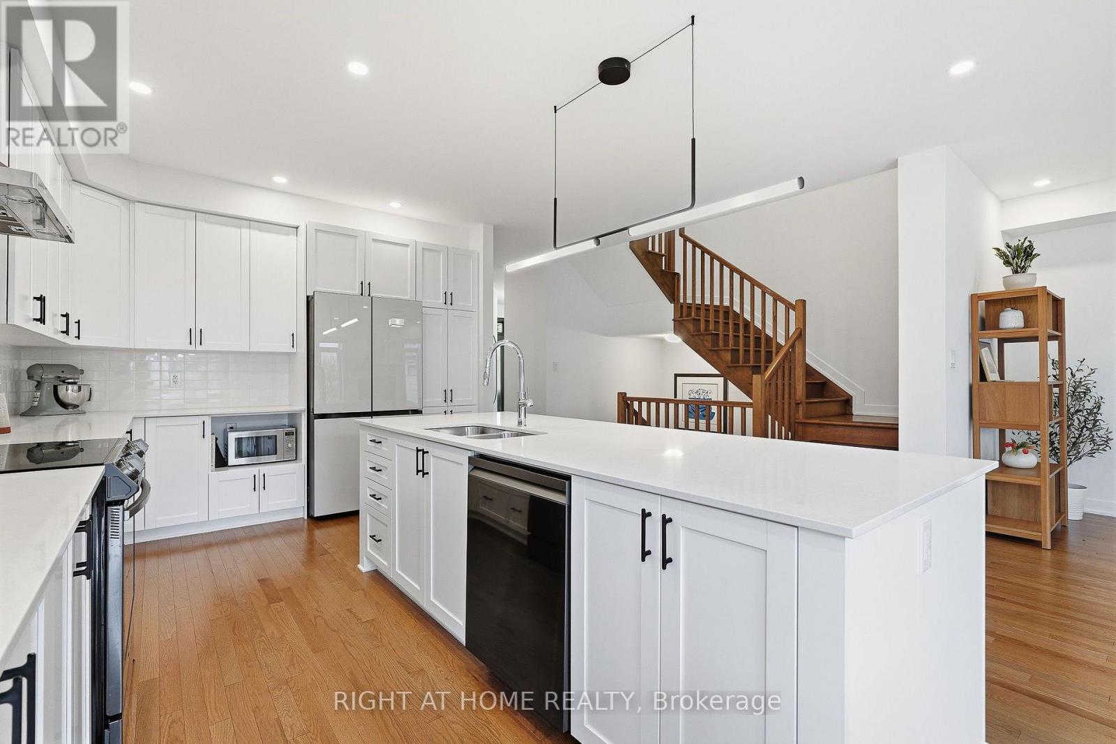 310 Chamomile Way, Ottawa, Ontario  K1T 0X1 - Photo 11 - X13845930