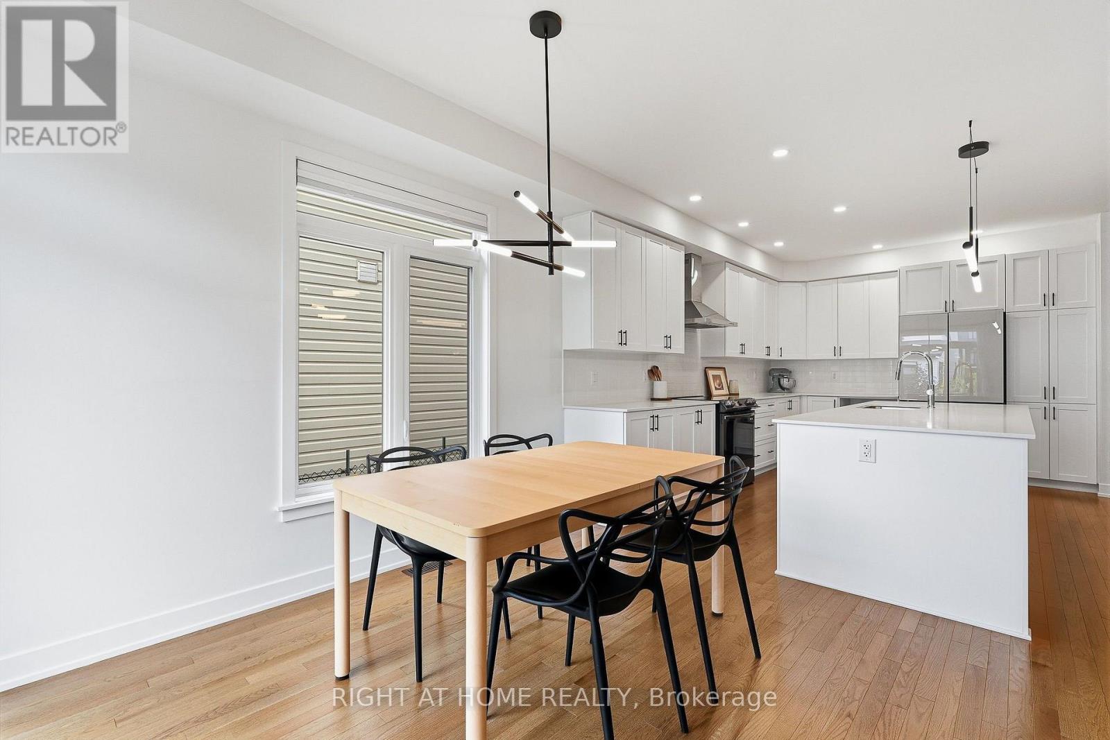 310 Chamomile Way, Ottawa, Ontario  K1T 0X1 - Photo 18 - X13845930