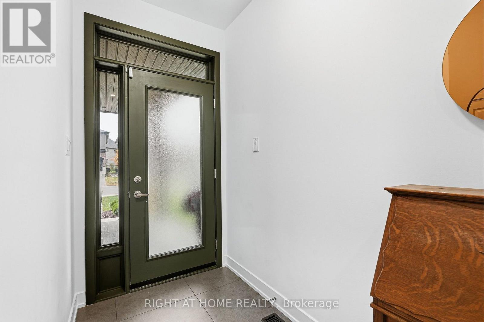 310 Chamomile Way, Ottawa, Ontario  K1T 0X1 - Photo 4 - X13845930