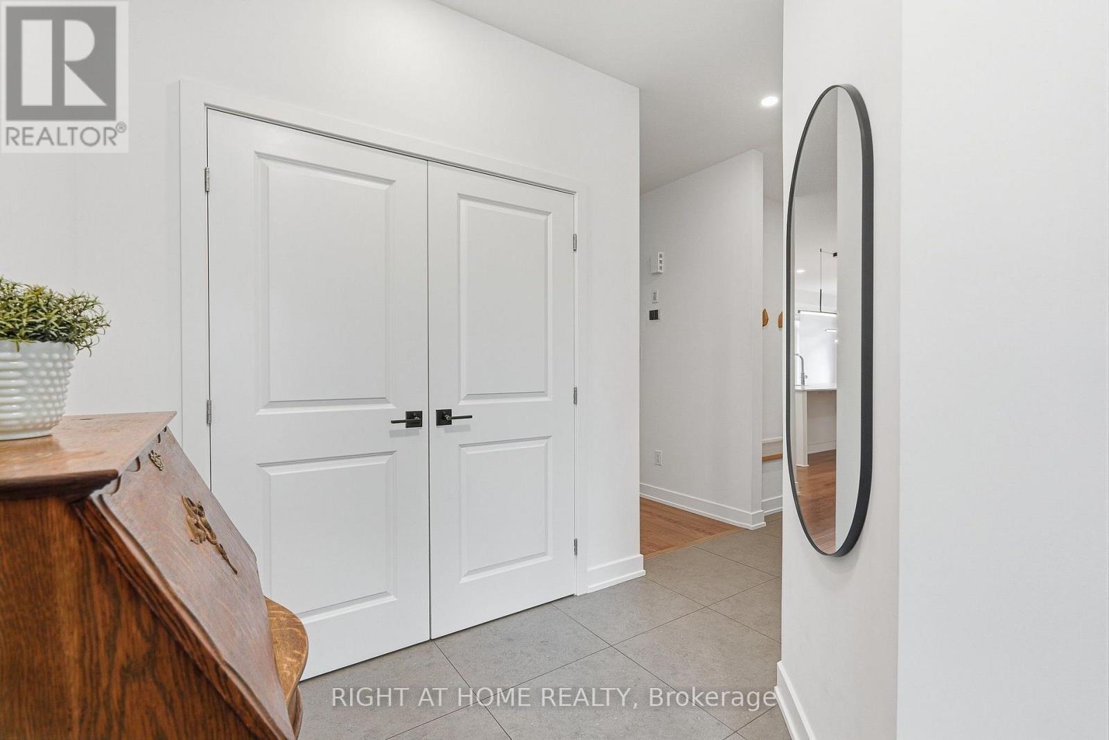 310 Chamomile Way, Ottawa, Ontario  K1T 0X1 - Photo 5 - X13845930