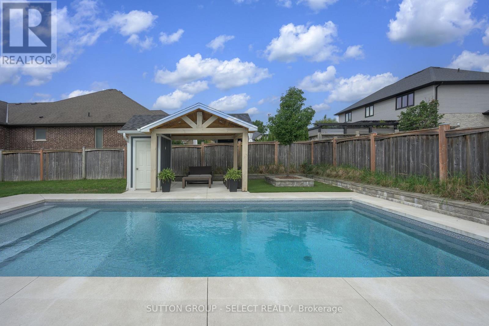 68 Blue Heron Drive, Middlesex Centre (Ilderton), Ontario  N0M 2A0 - Photo 2 - X13846044
