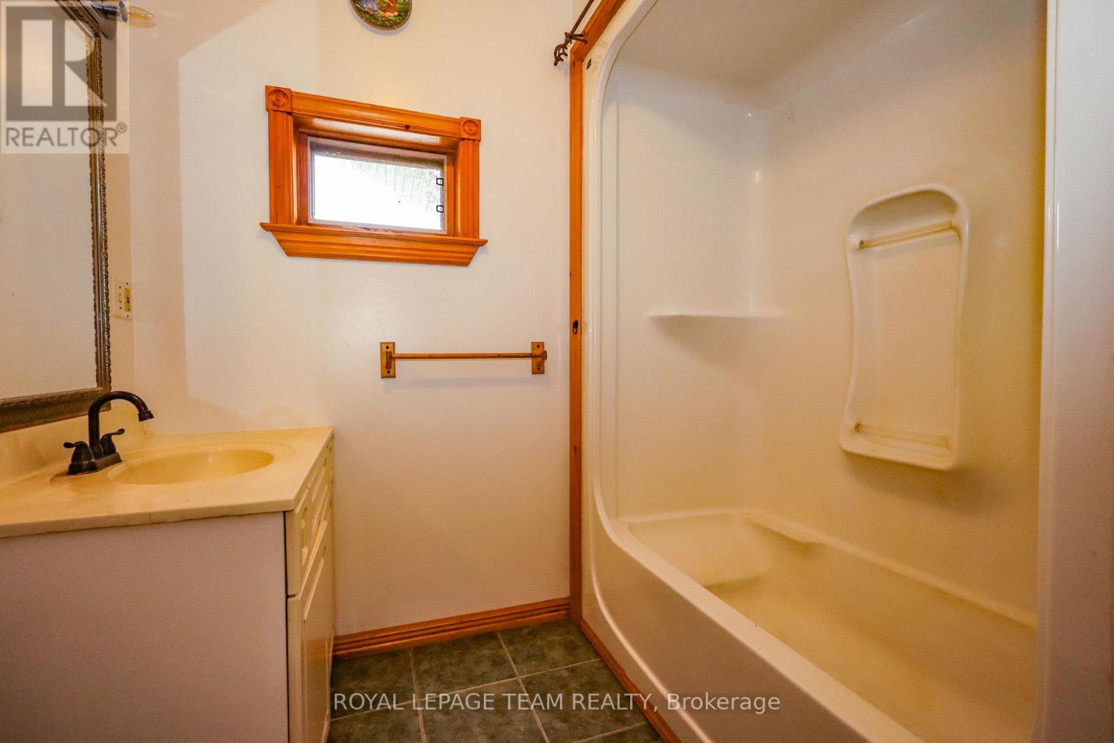 13585 County 9 Road, North Dundas, Ontario  K0C 1H0 - Photo 18 - X13846026