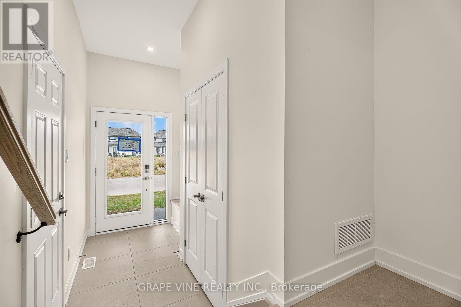 580 Arbia Ridge, Ottawa, Ontario  K2S 2S4 - Photo 4 - X13846066