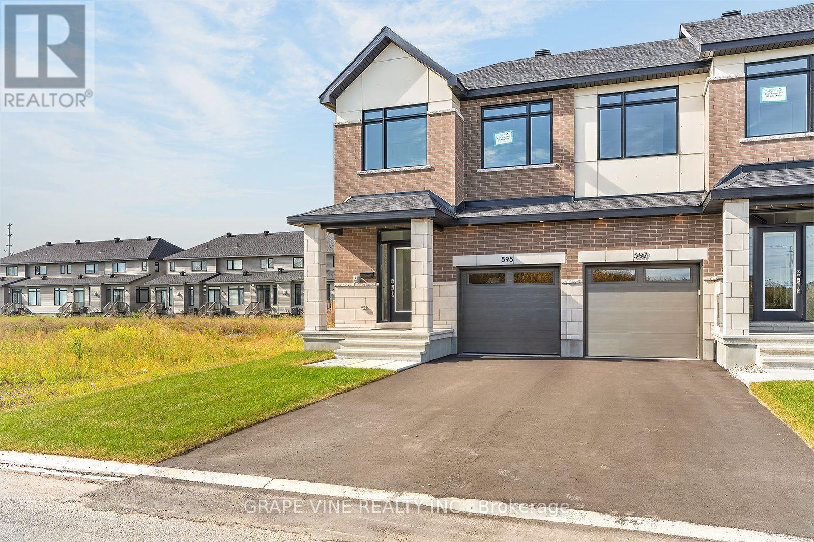 595 Arbia Ridge, Ottawa, Ontario K2S 2S3 - Photo 2 - X13846076