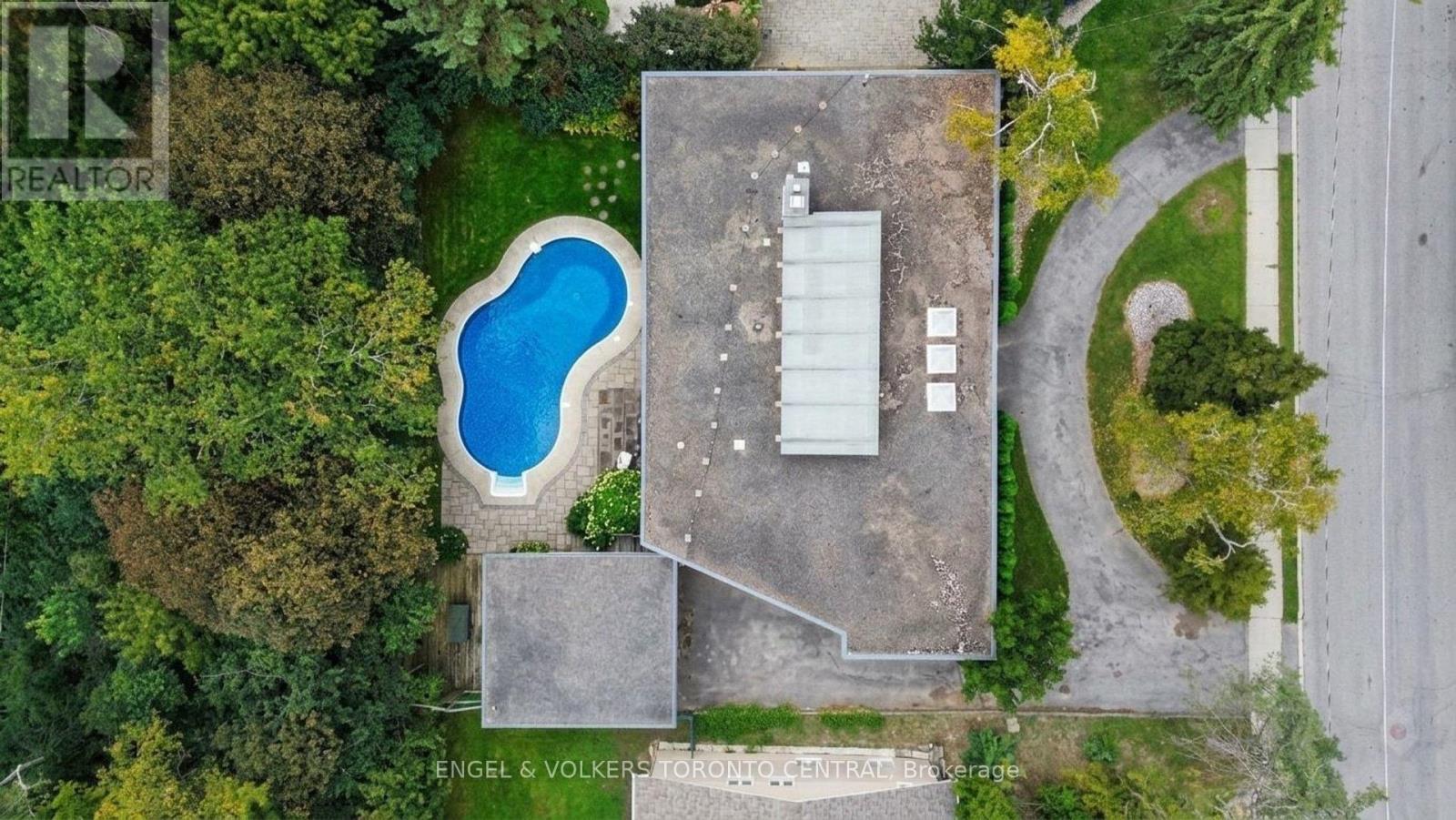 11 Suncrest Drive, Toronto (Bridle Path-Sunnybrook-York Mills), Ontario  M3C 2L1 - Photo 10 - C13845982