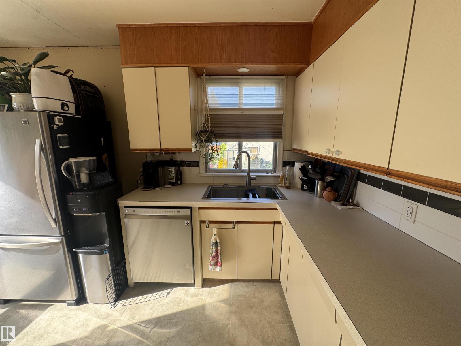9246 154 ST NW