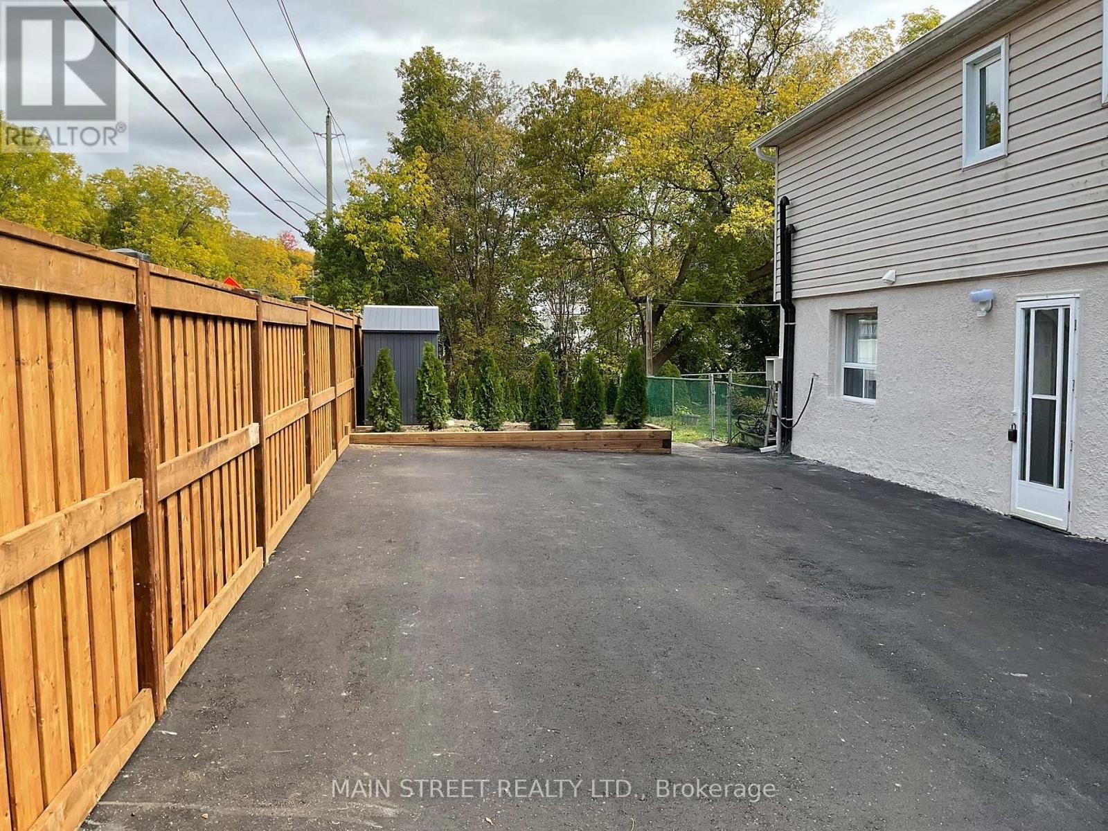 Upper - 161 Charlotte Street, Newmarket (Gorham-College Manor), Ontario  L3Y 3S7 - Photo 12 - N13846056