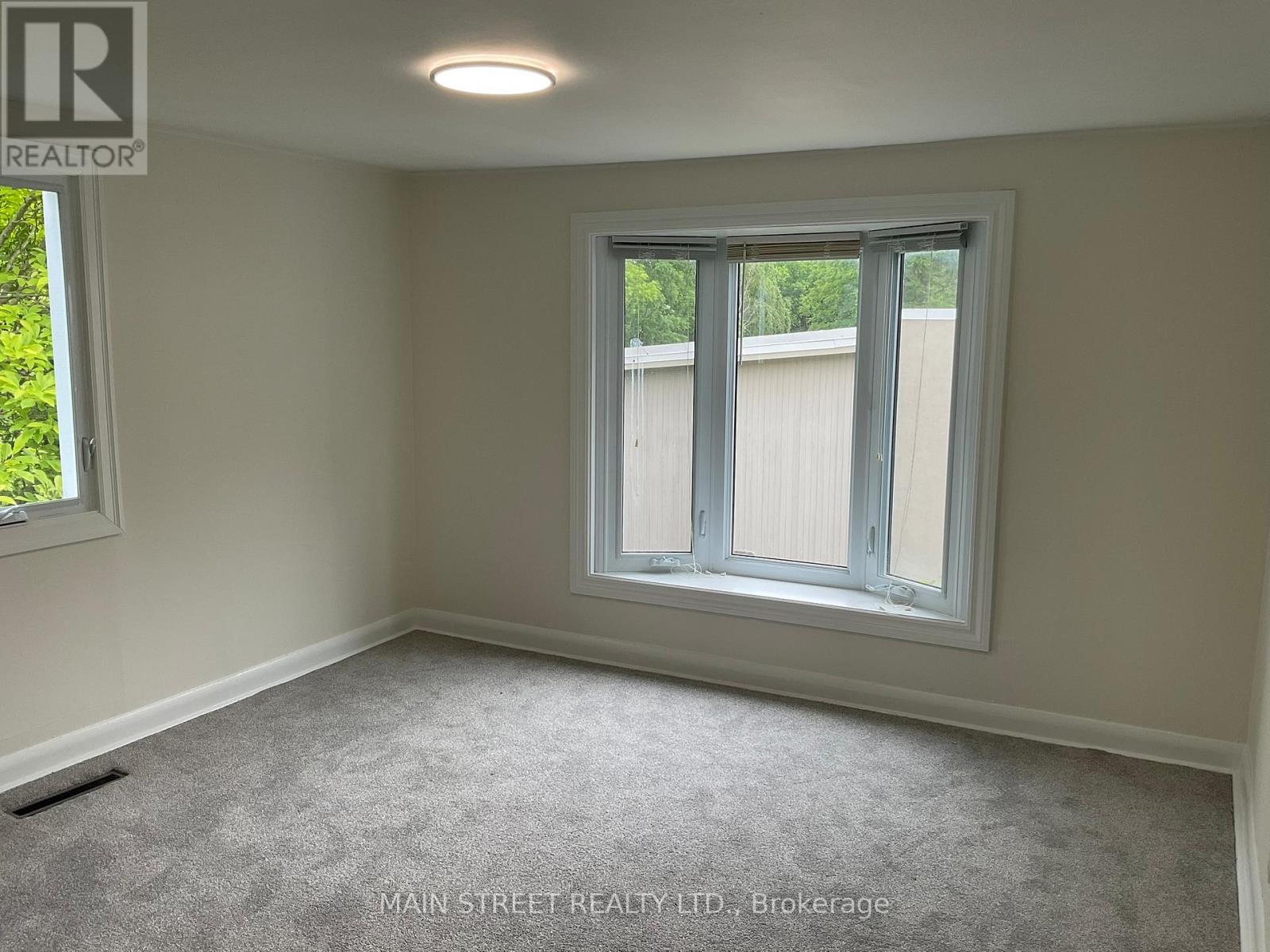 Upper - 161 Charlotte Street, Newmarket (Gorham-College Manor), Ontario  L3Y 3S7 - Photo 7 - N13846056