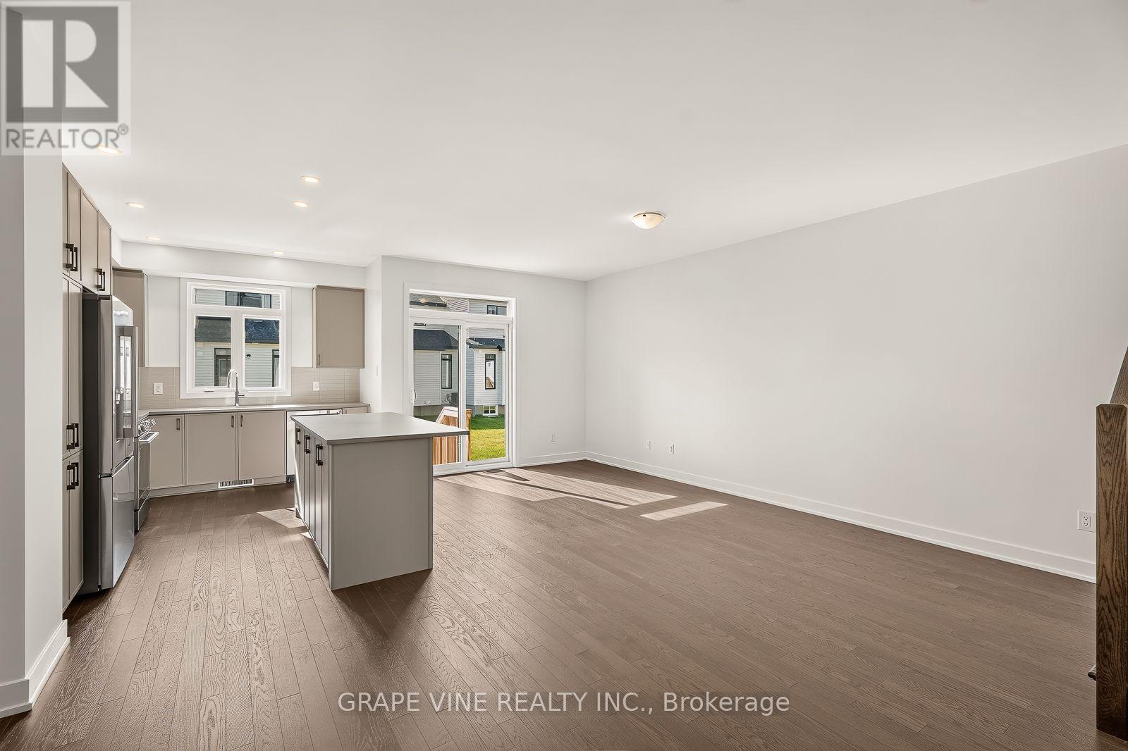 76 San Felice Circle, Ottawa, Ontario  K2S 2R9 - Photo 10 - X13846084