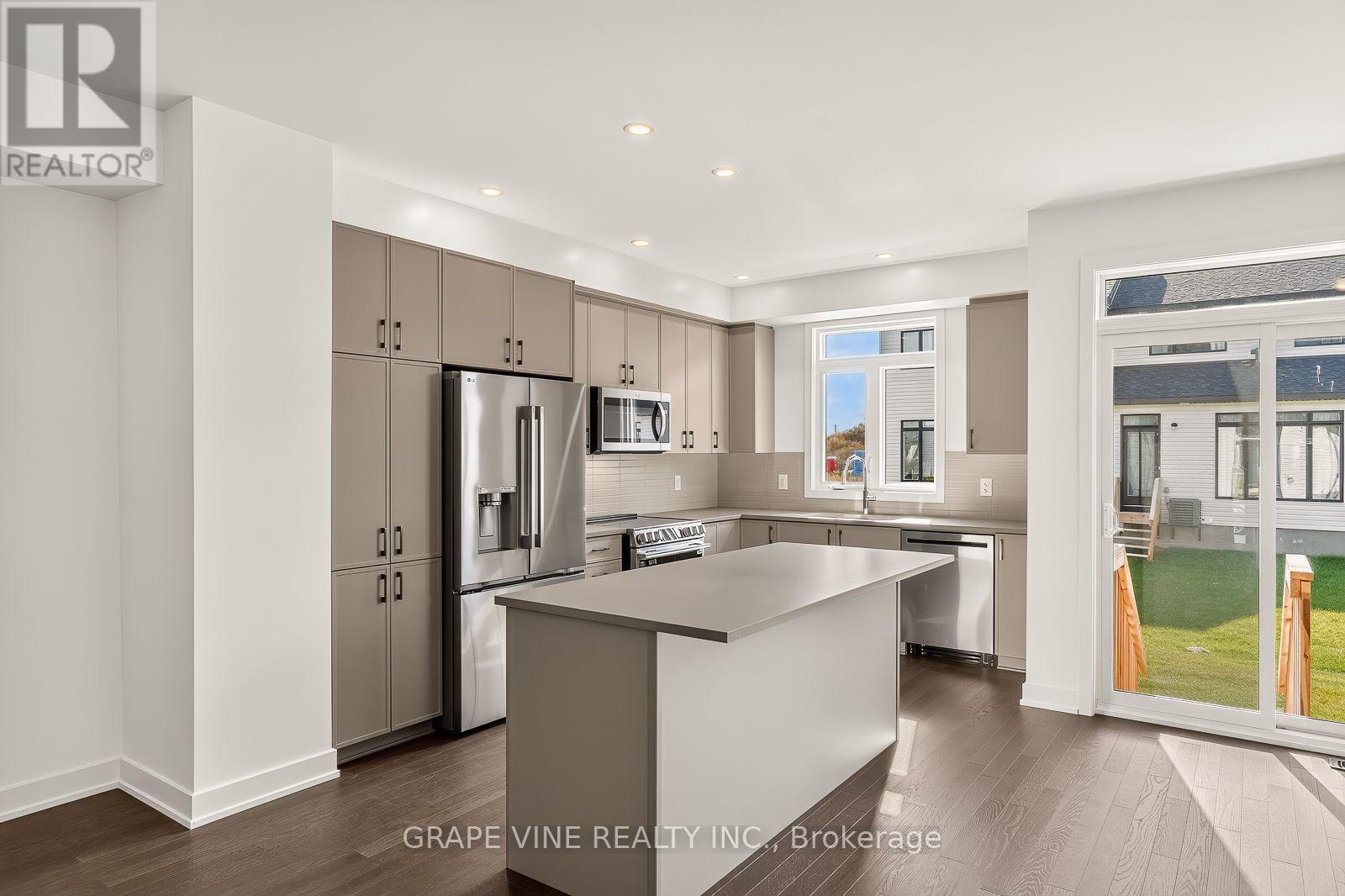 76 San Felice Circle, Ottawa, Ontario  K2S 2R9 - Photo 12 - X13846084