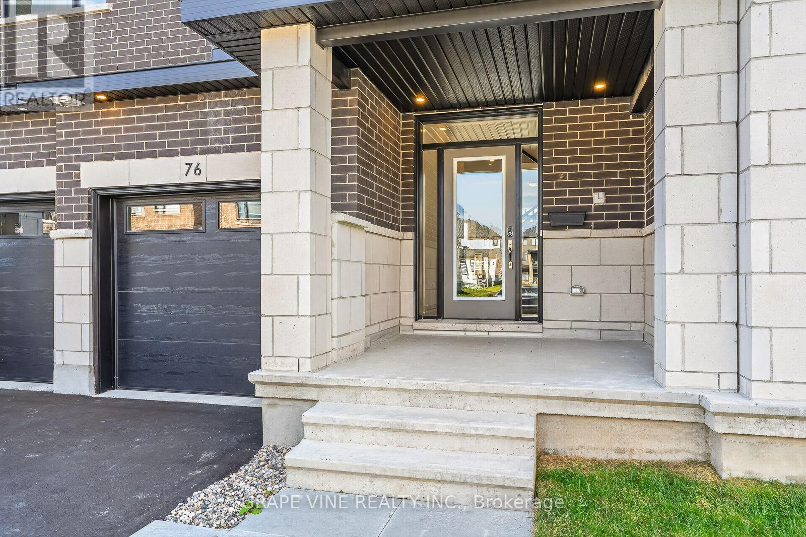 76 San Felice Circle, Ottawa, Ontario K2S 2R9 - Photo 3 - X13846084