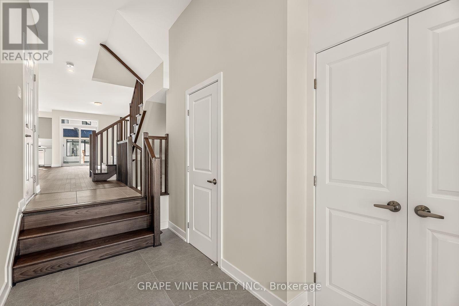 76 San Felice Circle, Ottawa, Ontario K2S 2R9 - Photo 5 - X13846084
