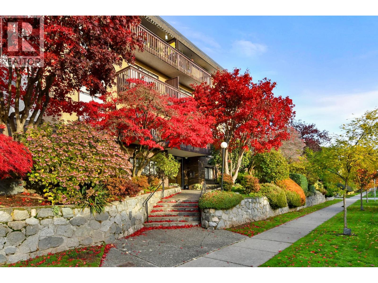 410 120 E 4TH STREET, North Vancouver, British Columbia