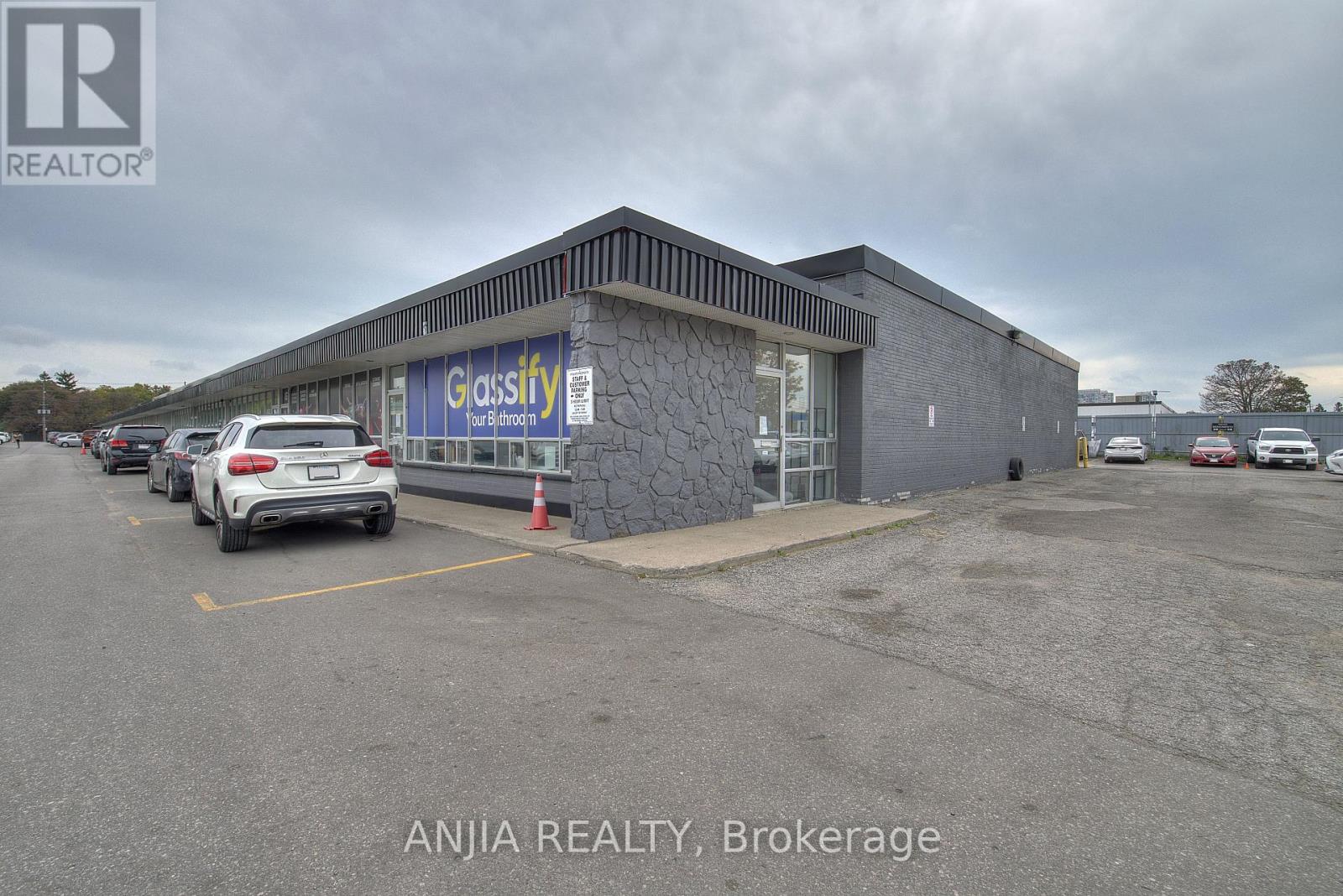 17 - 1710 Midland Avenue, Toronto, Ontario  M1P 3C7 - Photo 2 - E13846112