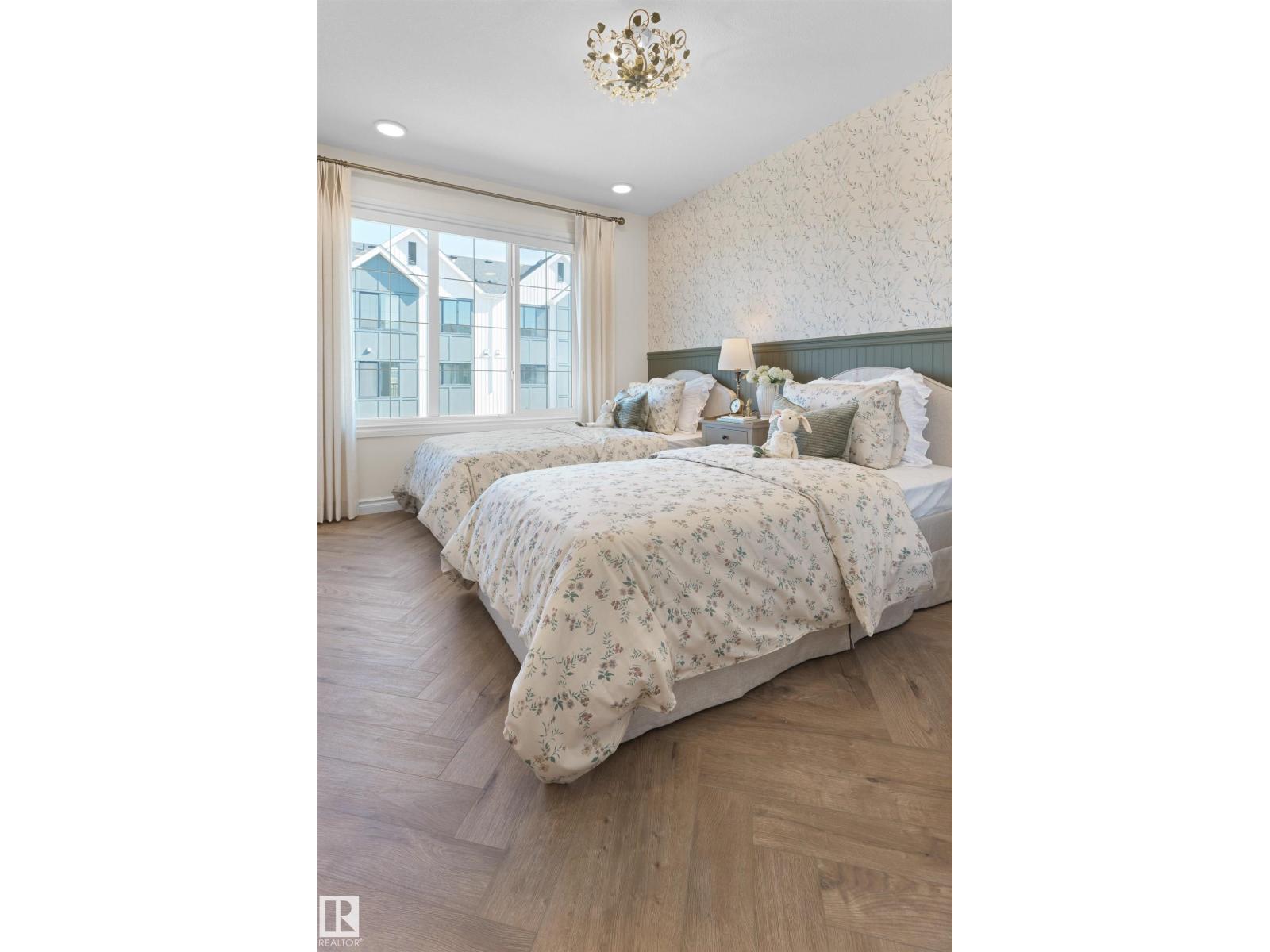 #32 17319 5 ST NE