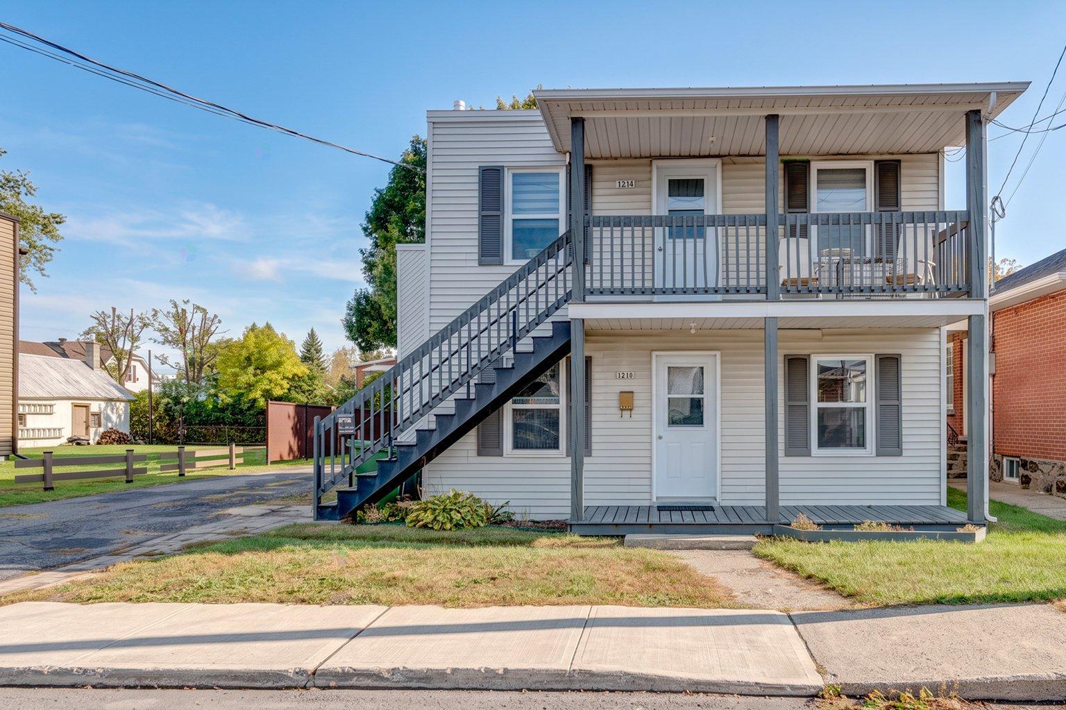 1210-1214 Rue Jogues Drummondville Quebec Canada J2B4X9 1