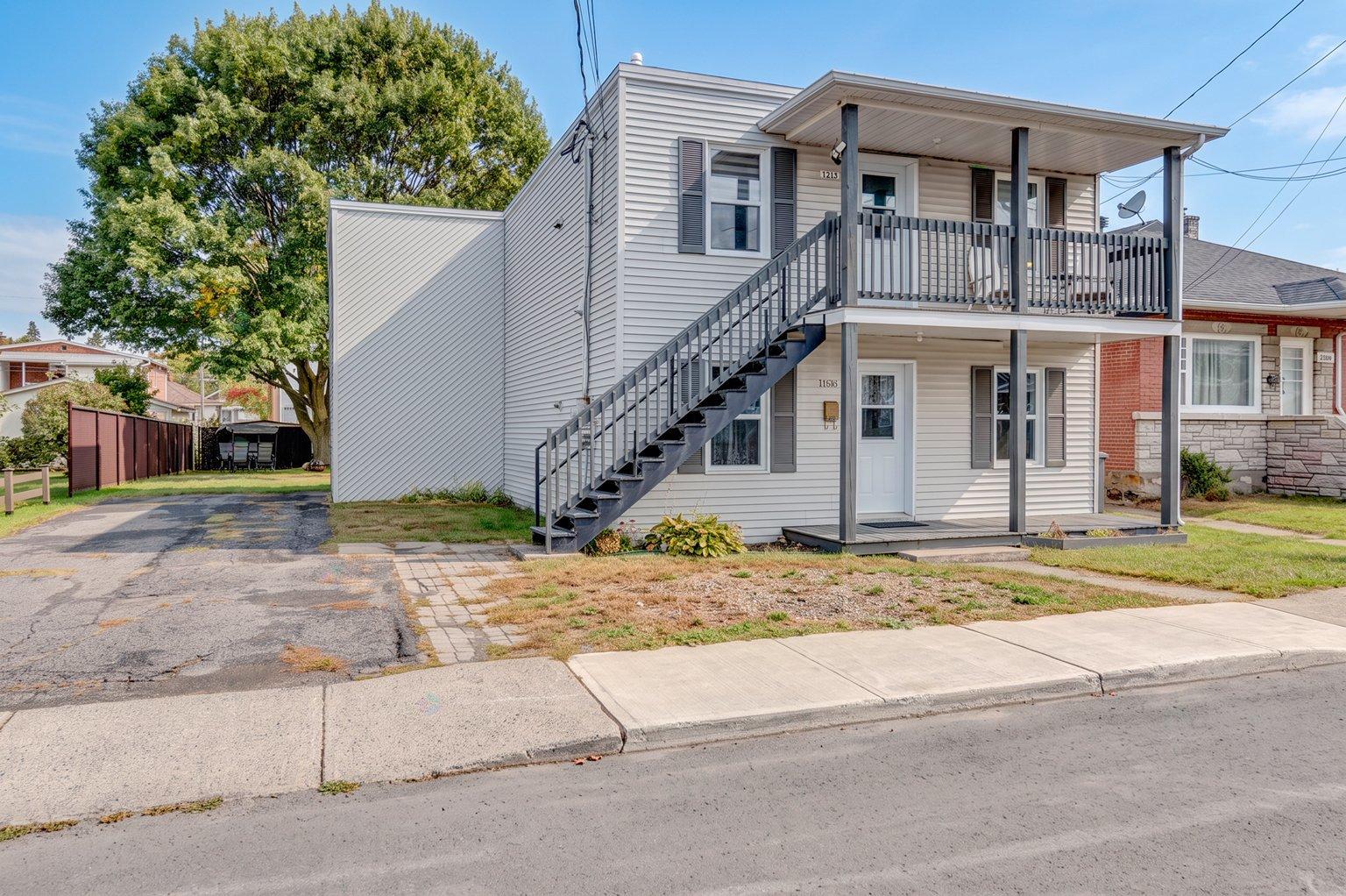 1210-1214 Rue Jogues Drummondville Quebec Canada J2B4X9 2