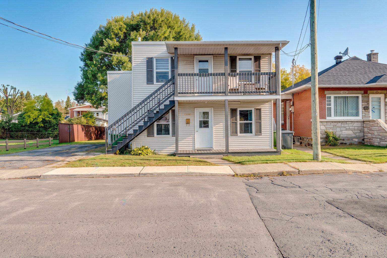 1210-1214 Rue Jogues Drummondville Quebec Canada J2B4X9 3