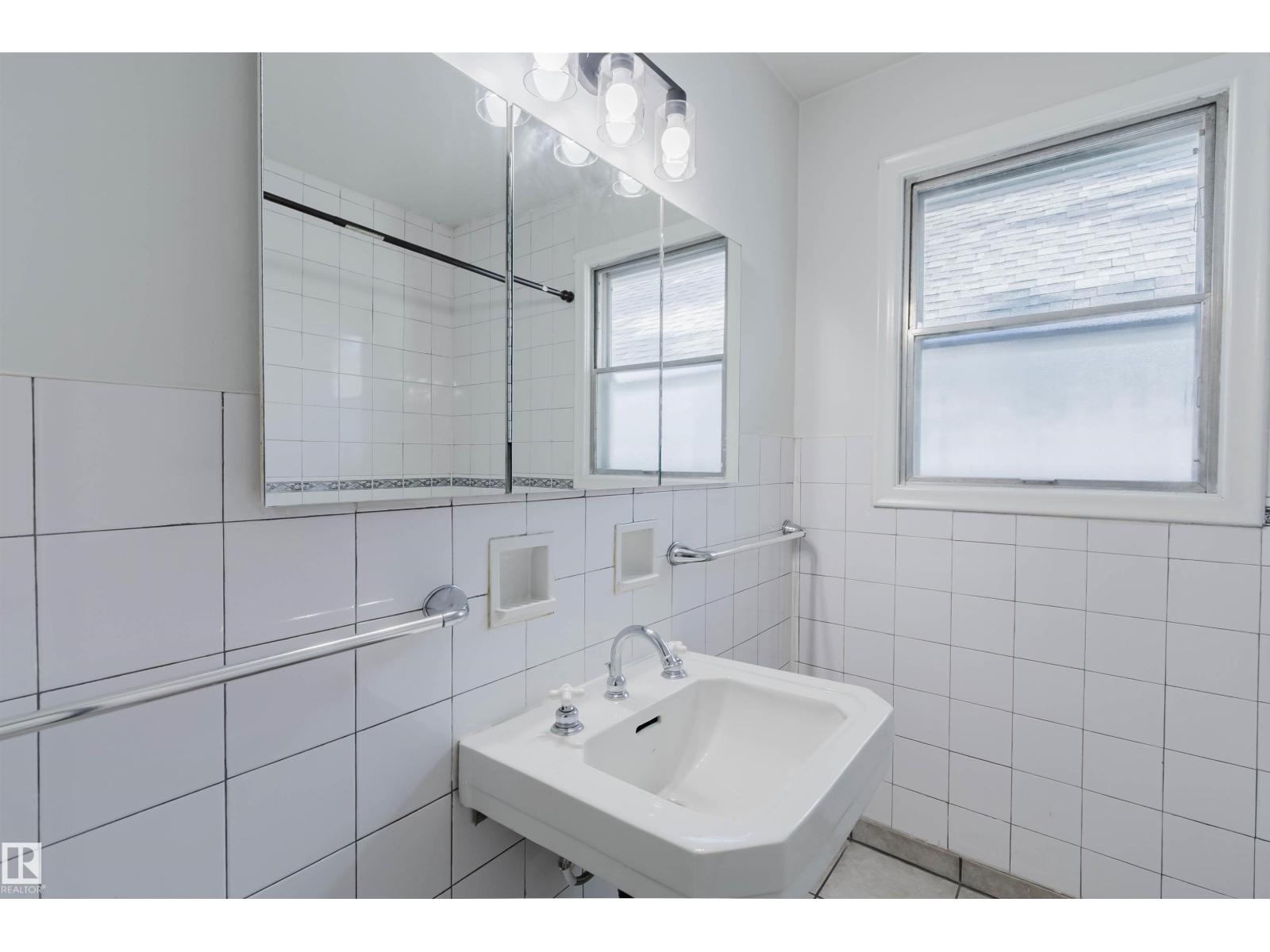 10840 74 AV NW NW