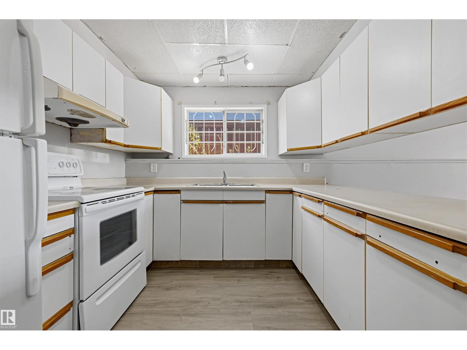 3519 33 AV NW