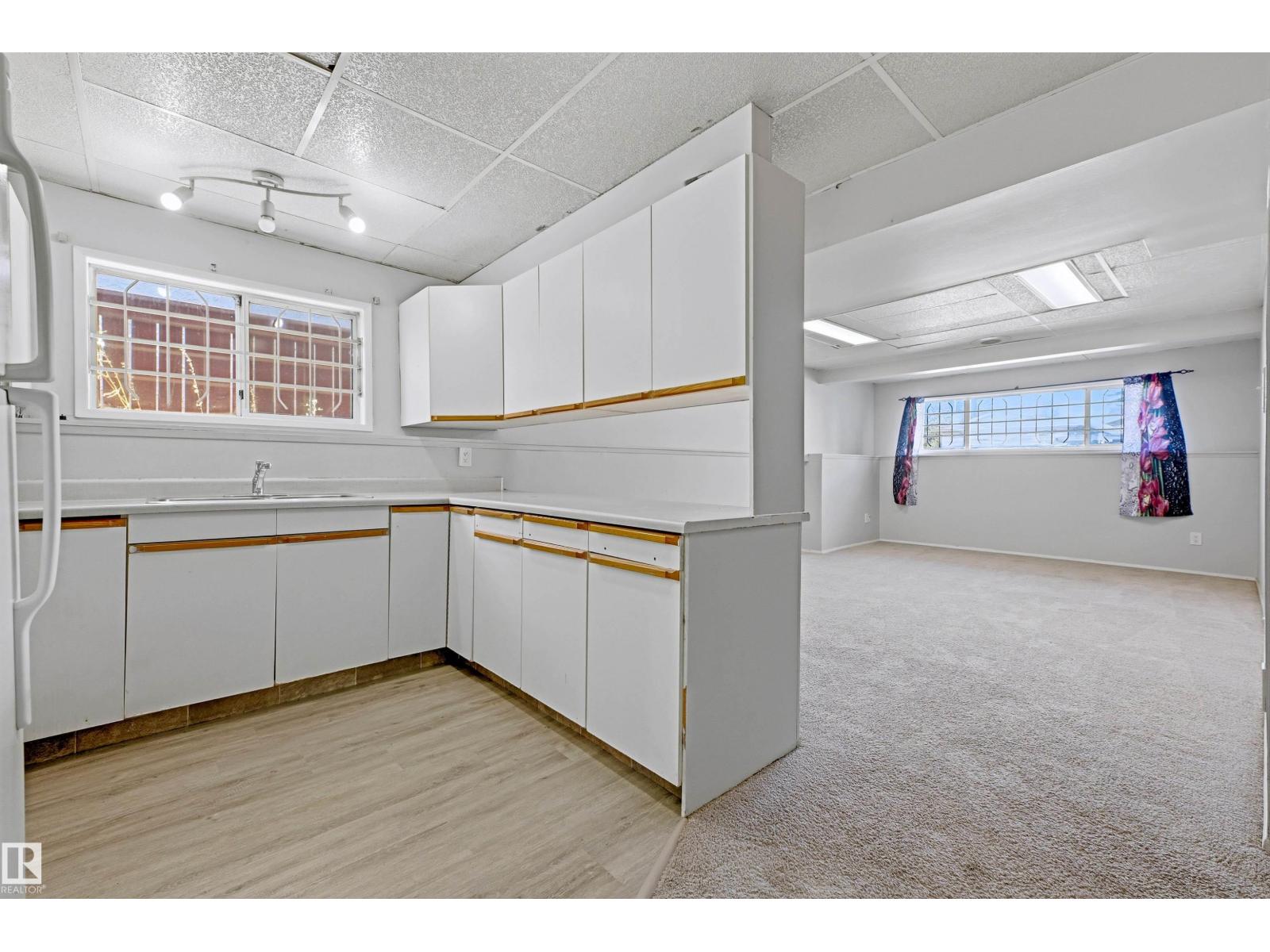 3519 33 AV NW
