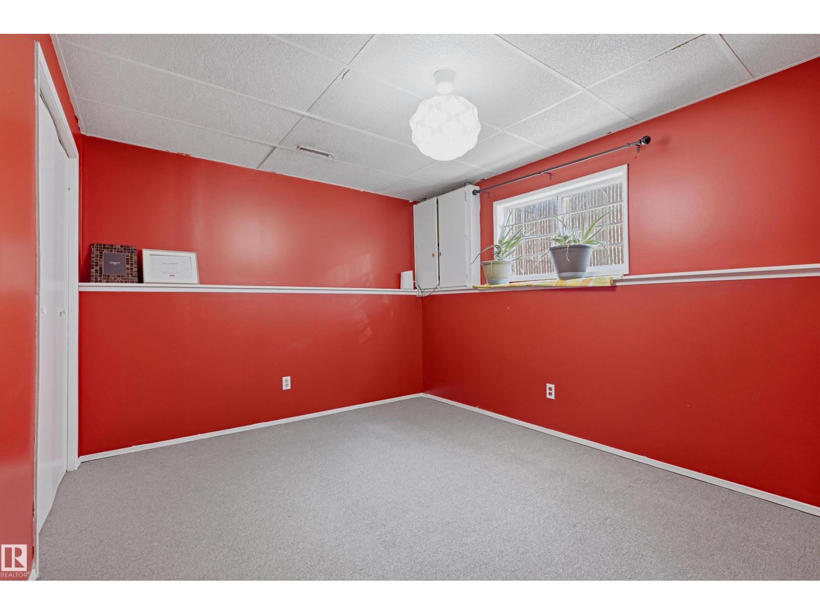 3519 33 AV NW