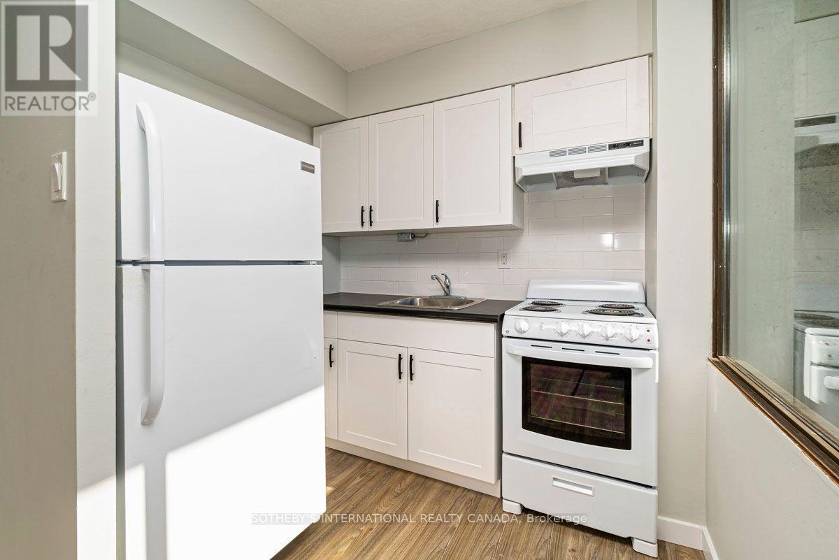 1004 - 720 Spadina Avenue, Toronto, Ontario  M5S 2T9 - Photo 8 - C13846184