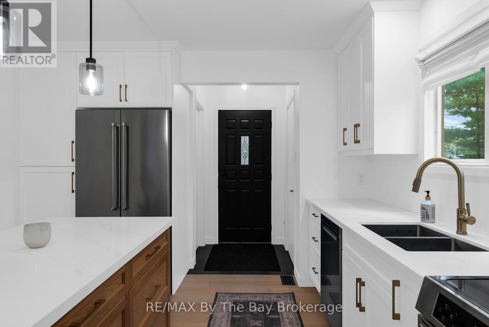 9 Islandview Crescent, Wasaga Beach, Ontario  L9Z 2V6 - Photo 5 - S13846120