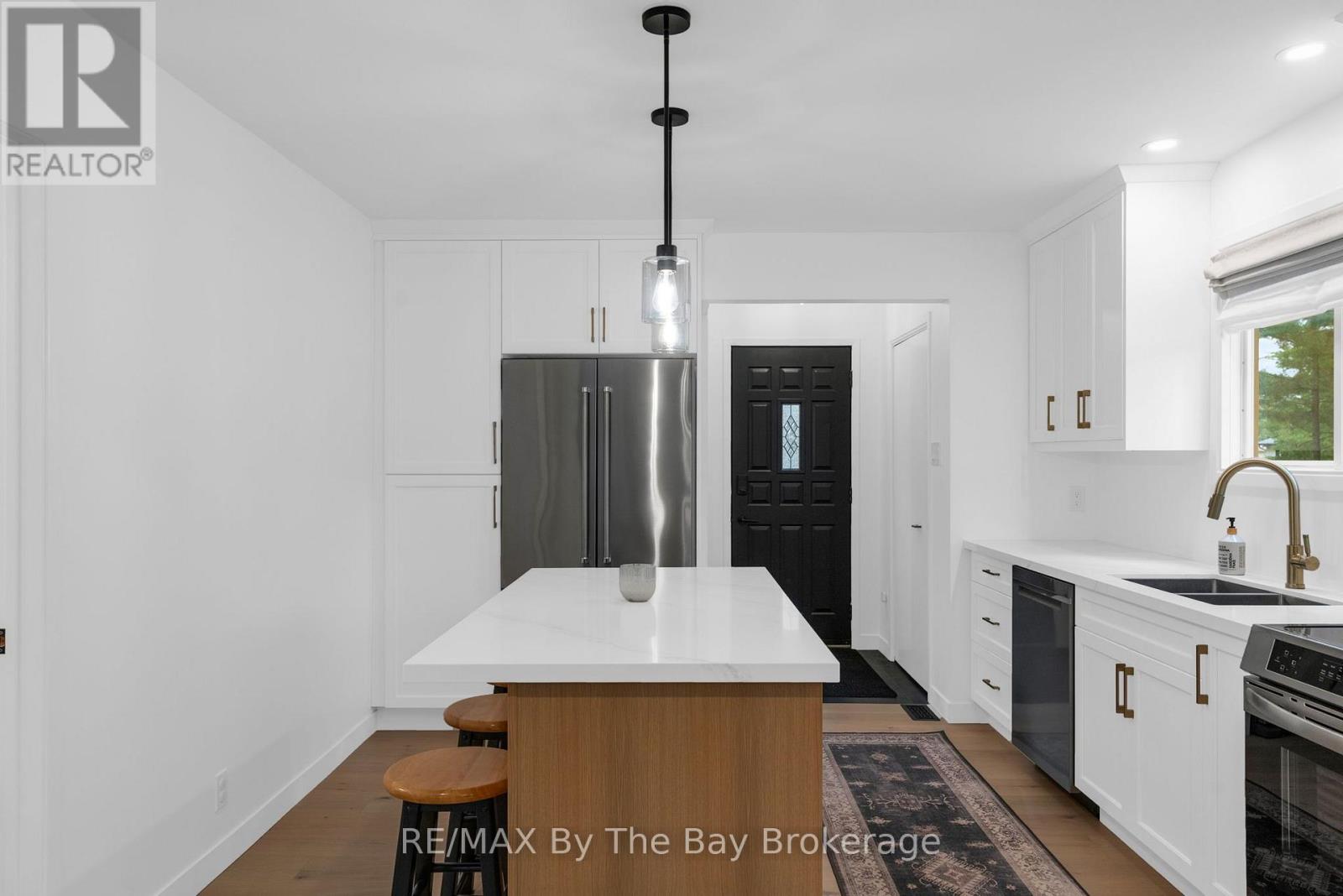 9 Islandview Crescent, Wasaga Beach, Ontario  L9Z 2V6 - Photo 7 - S13846120