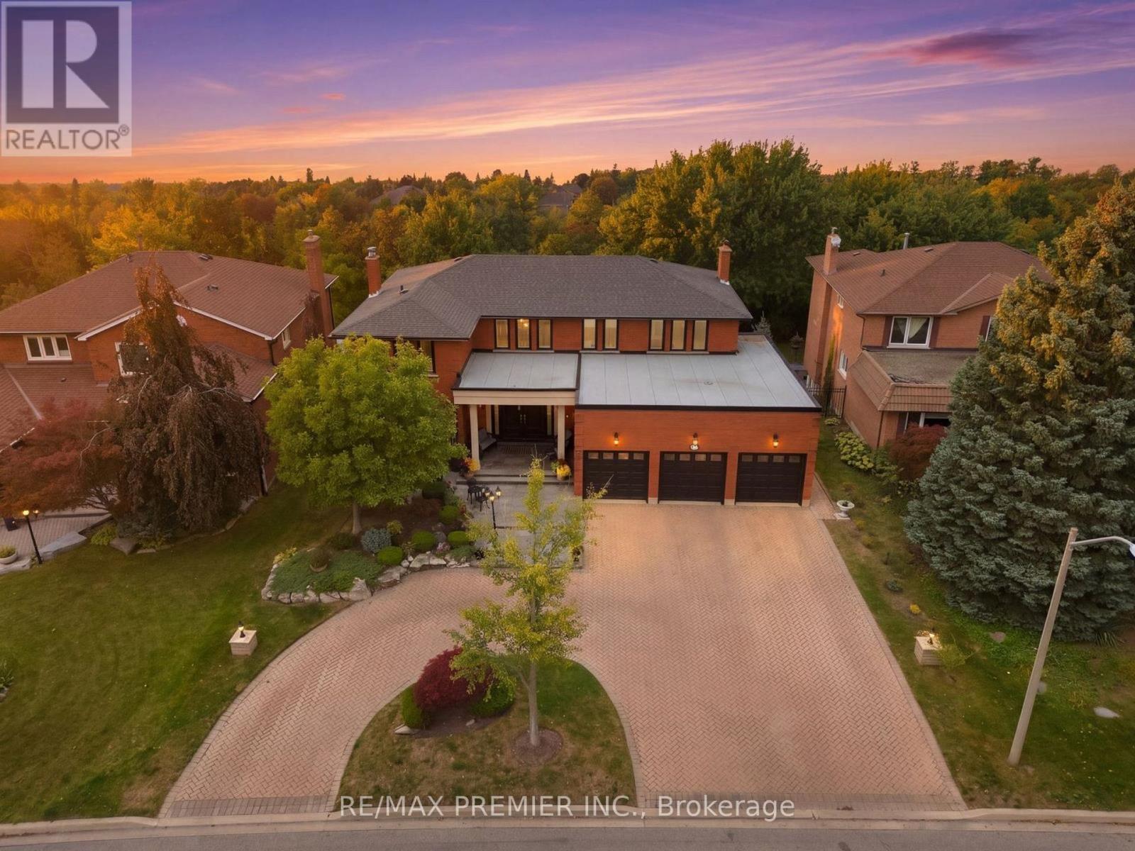 98 CAIRNBURG PLACE, vaughan (islington woods), Ontario