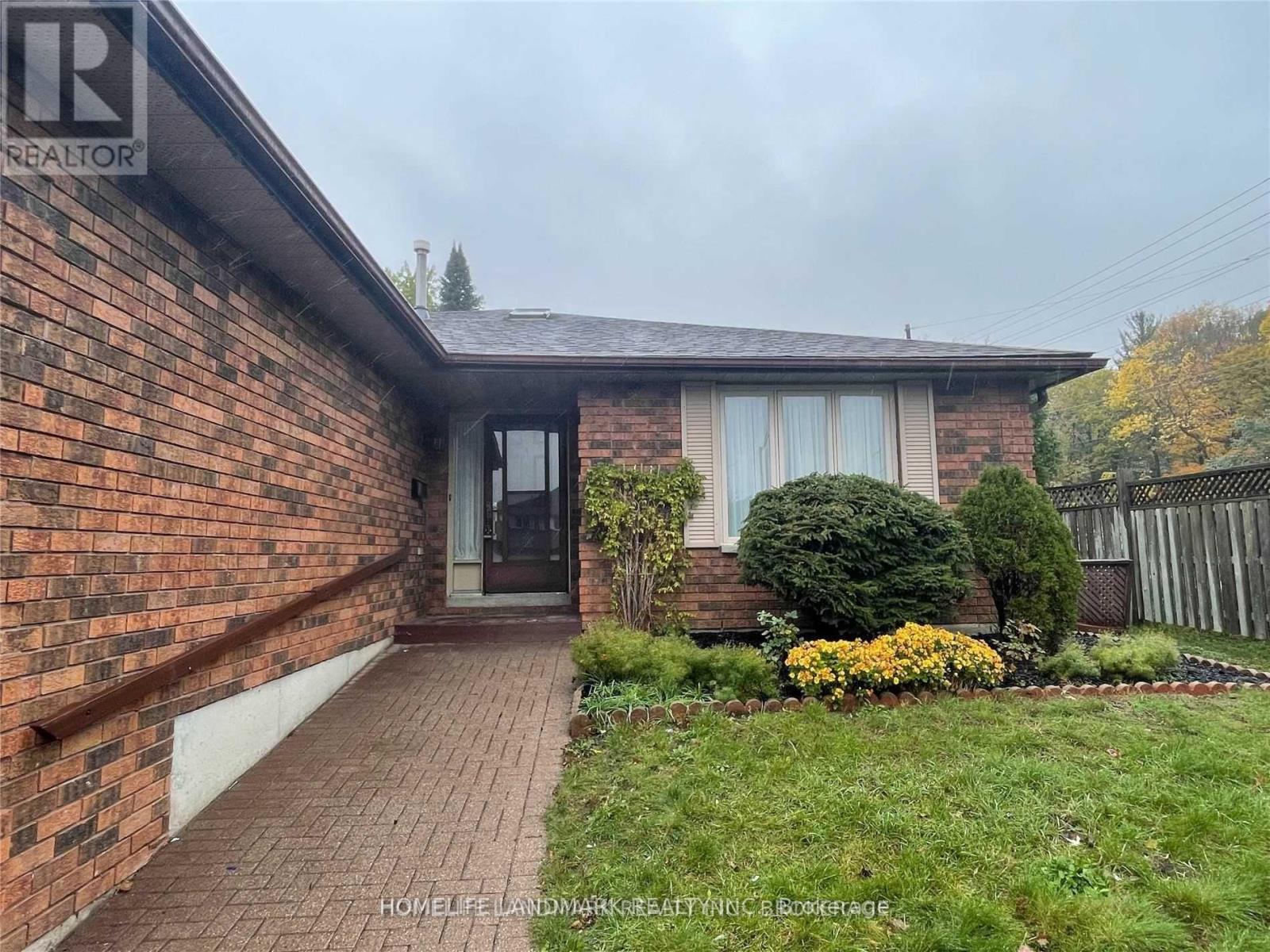 Upper - 2 Gibbon Drive, Barrie (Letitia Heights), Ontario  L4N 6G3 - Photo 2 - S13846148